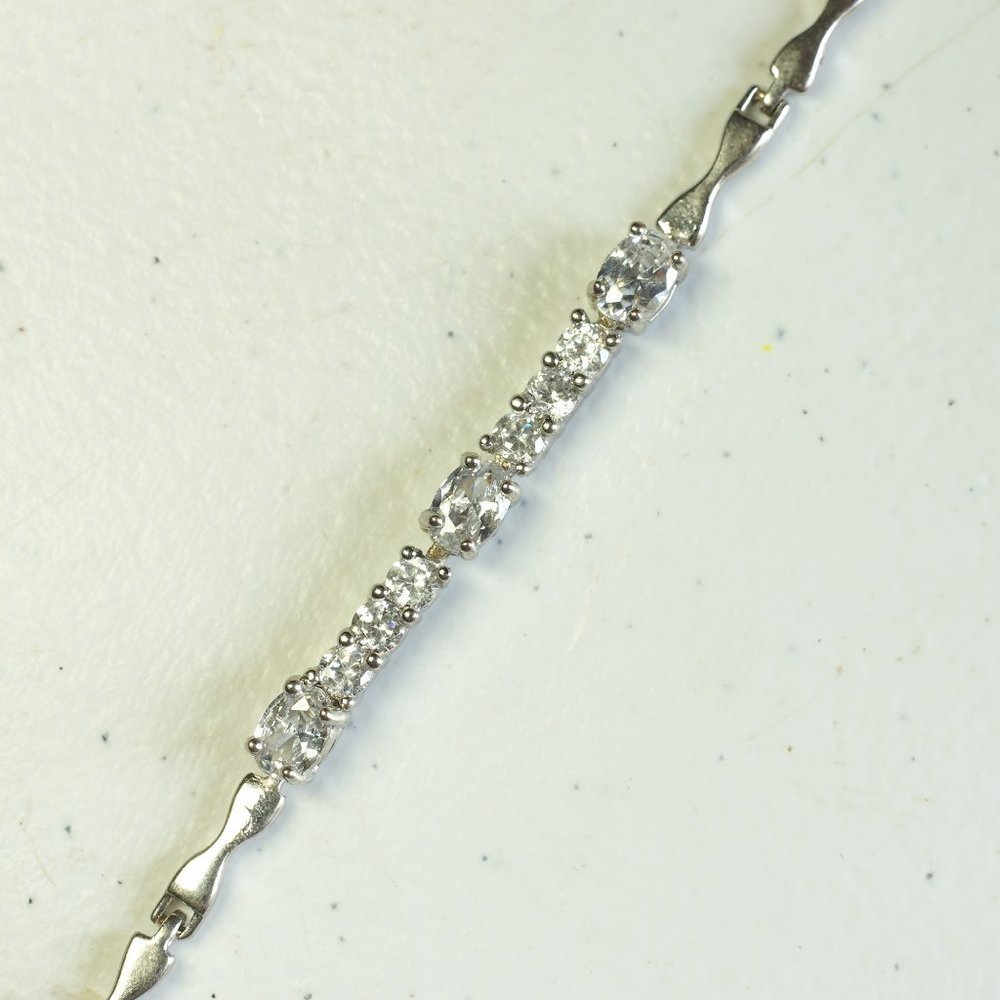 Beautiful Link Bracelet with Simulated Diamond Stones 7" & Snap Lock Clasp